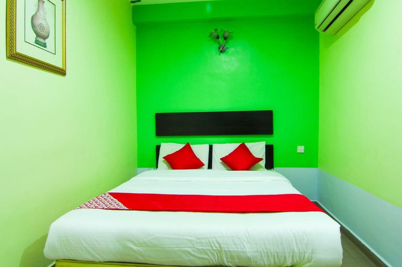 Oyo 43962 Ezzy In Hotel Lumut Εξωτερικό φωτογραφία